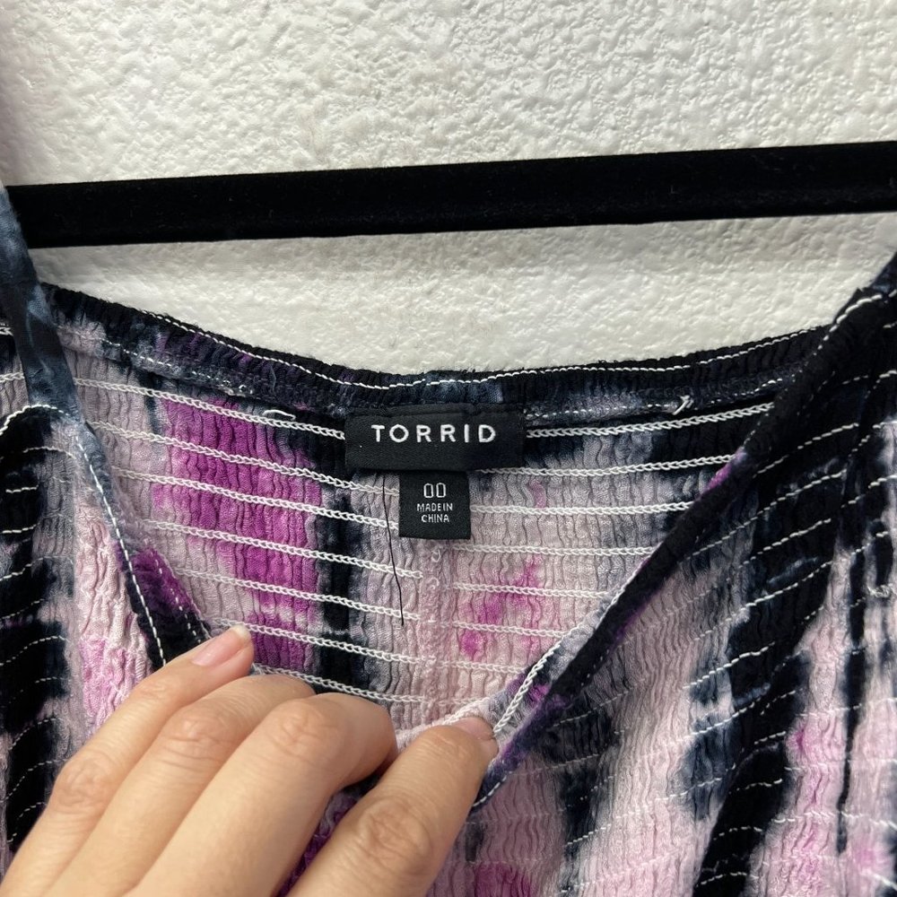Torrid purple black tie dye cold shoulder smocked top strap top Size: 00 - Picture 6 of 7